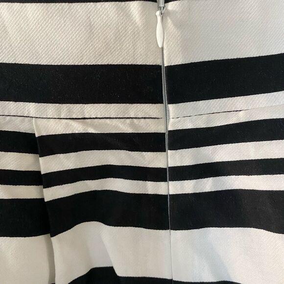 LOFT Striped Linen Mini Skirt – Black/White, Size 6P - Picture 2 of 6